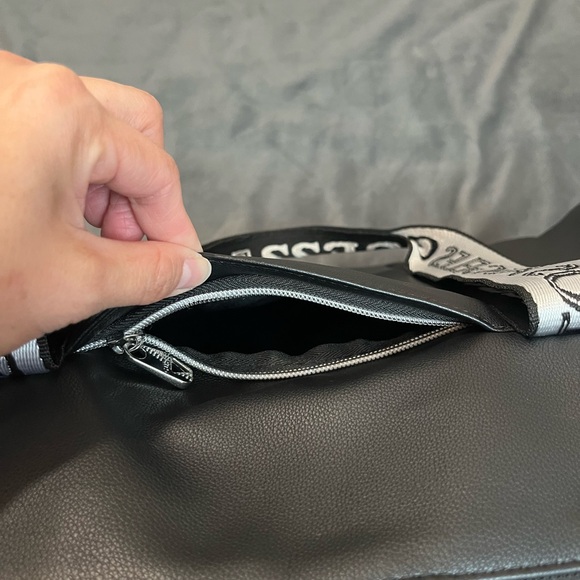 GUESS Black and White Shoulder Bag - Picture 10 of 12